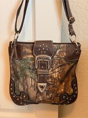 Realtree Camouflage Camo Studded Buckle Shoulder Bag Purse Crossbody Option New